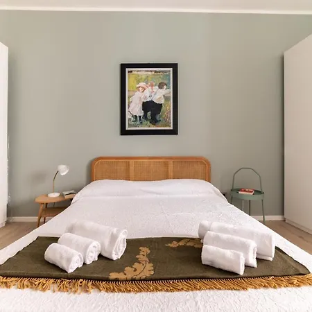 Guesthost - Historical Centre Olive Apartment Parma