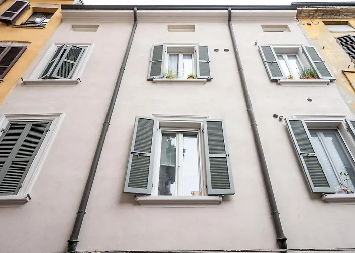 Guesthost - Historical Centre Olive Apartment Parma